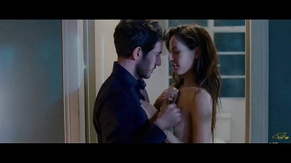 Martina García y Clara Lago desnudas en La cara oculta