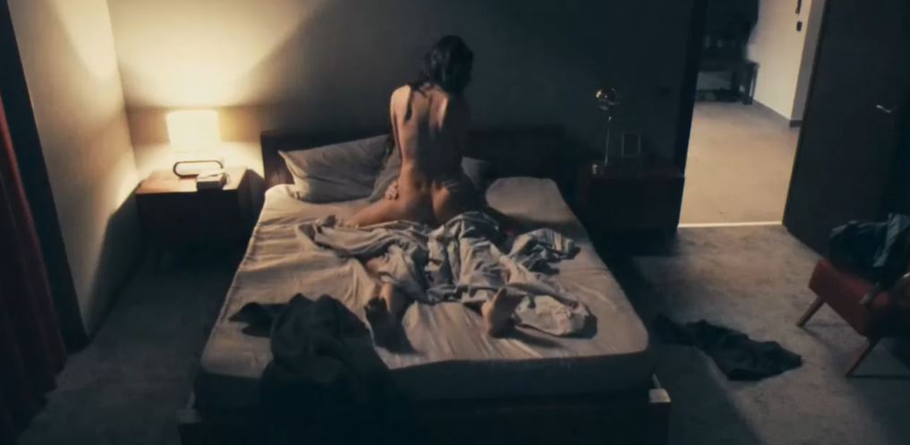 Catrinel Marlon Desnuda y Follando en The Whistlers