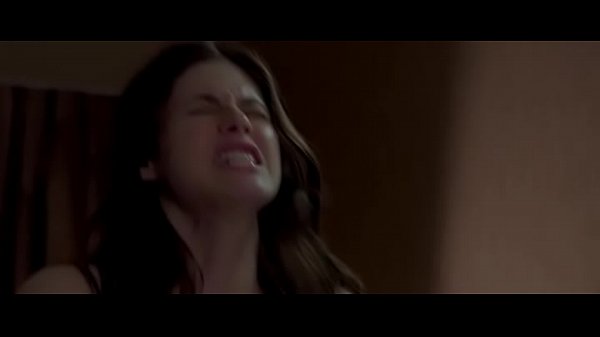 Alexandra Daddario Follando en The Layover