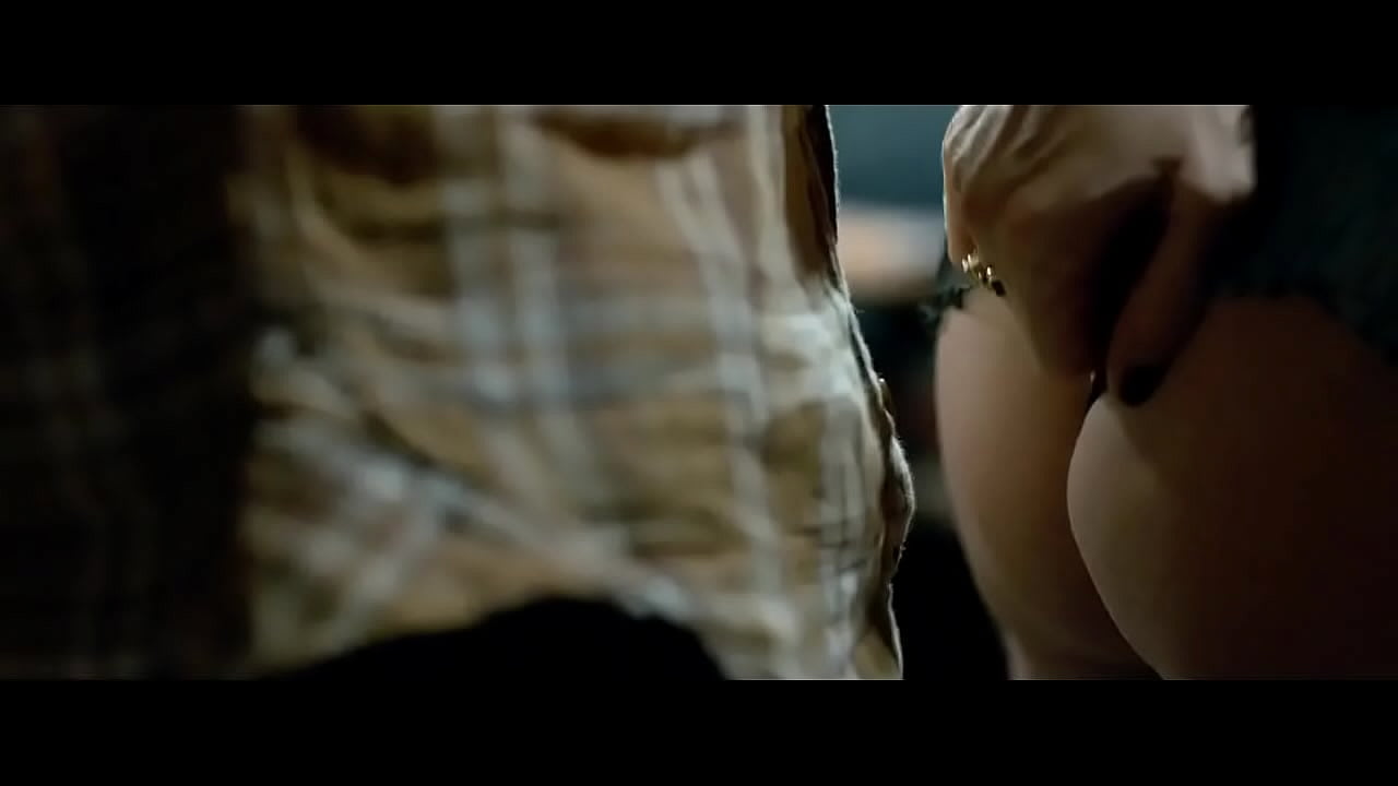 Chloe Sevigny cogiendo por atras en Hit & Miss