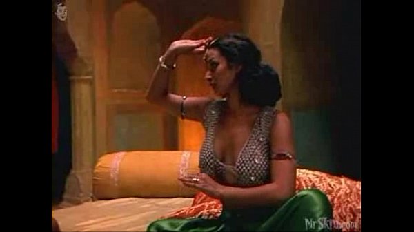 Indira Varma cogiendo en Kamasutra