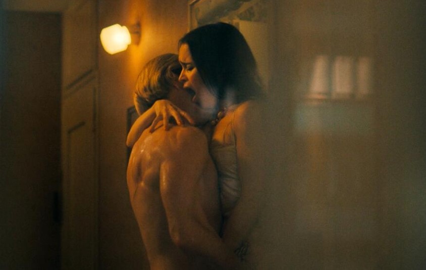 Emilia Clarke Nude and Fucking in Ponies S01E06