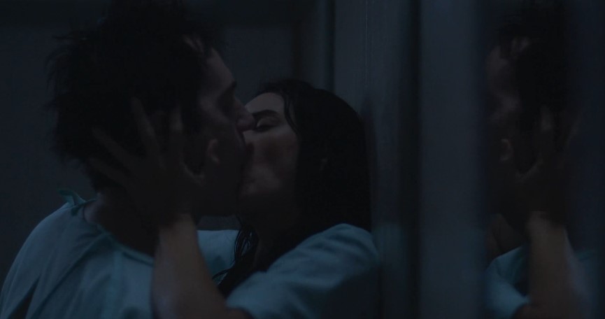 Aislinn Derbez Hot en Hasta El Fin Del Mundo